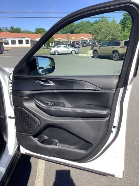 Certified 2023 Jeep Grand Cherokee L Laredo w/ Luxury Tech Group I AWD/4WD image 17