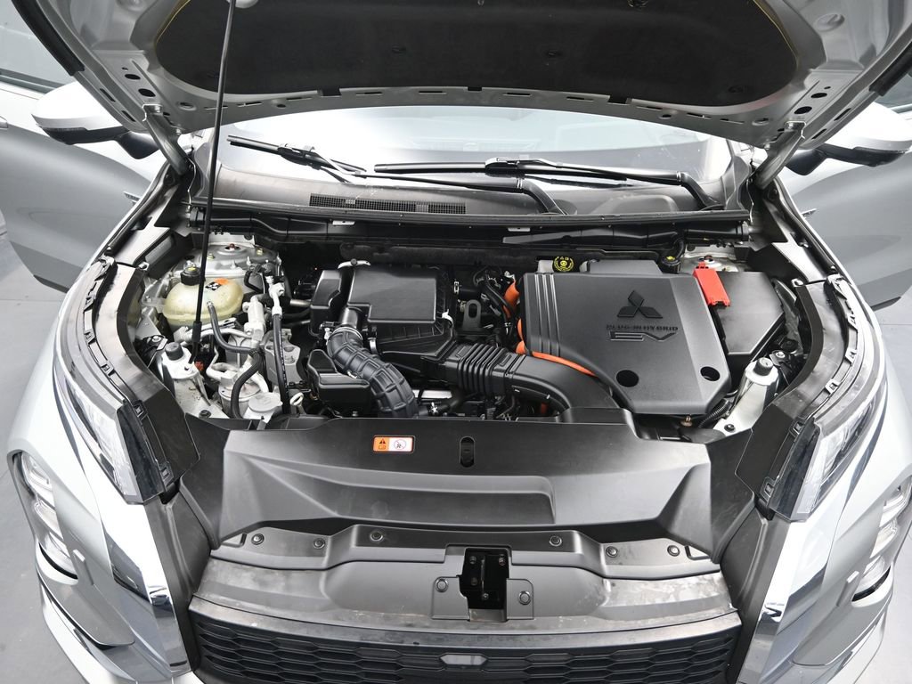 Used 2024 Mitsubishi Outlander SE image 17