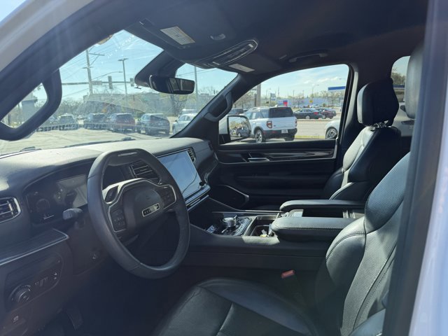 Used 2022 Jeep Wagoneer Series III AWD/4WD image 5