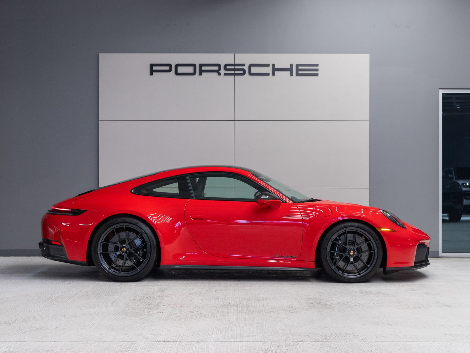 Used 2025 Porsche 911 Carrera GTS RWD image 8
