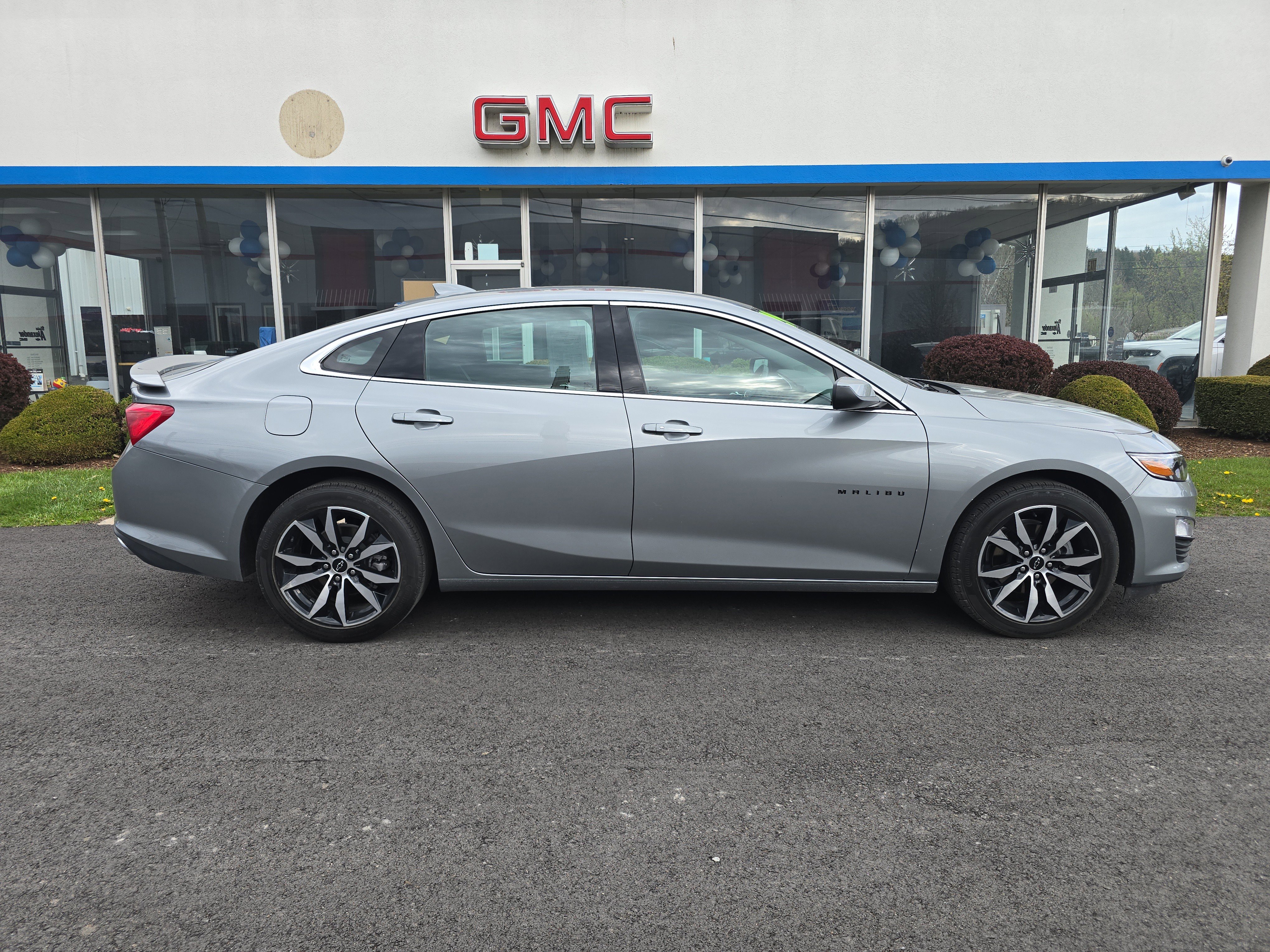 Used 2024 Chevrolet Malibu RS FWD image 2