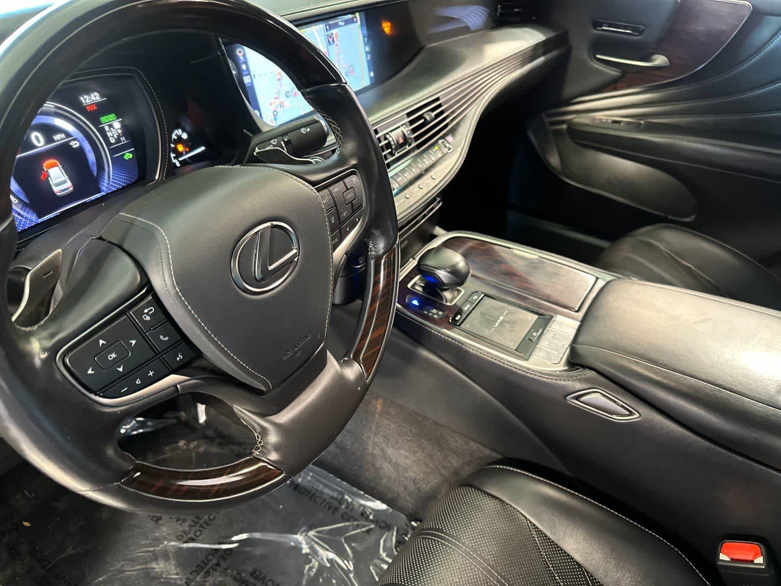 Used 2020 Lexus LS 500h w/ Luxury Package RWD image 12