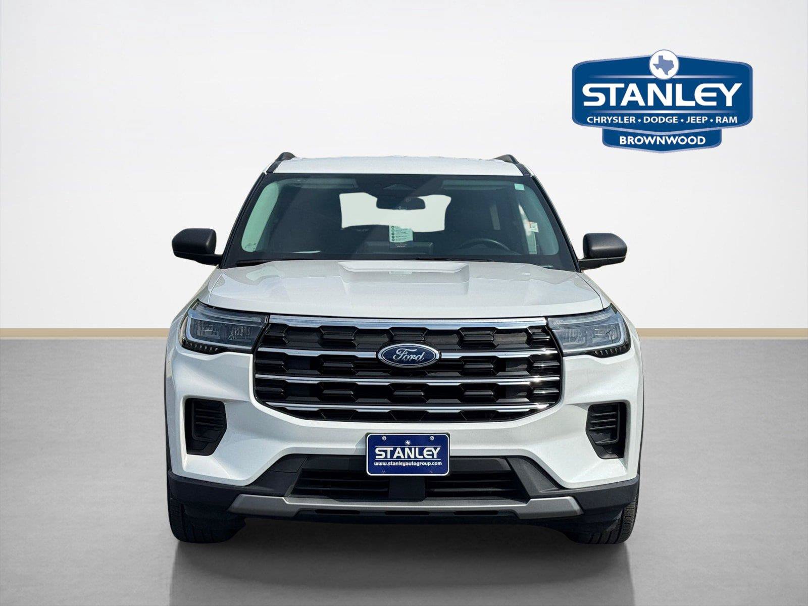 Used 2025 Ford Explorer Active RWD image 2