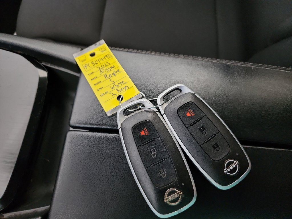 Used 2023 Nissan Rogue S FWD image 39