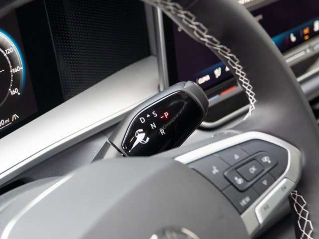 New 2025 Volkswagen Tiguan SE image 12