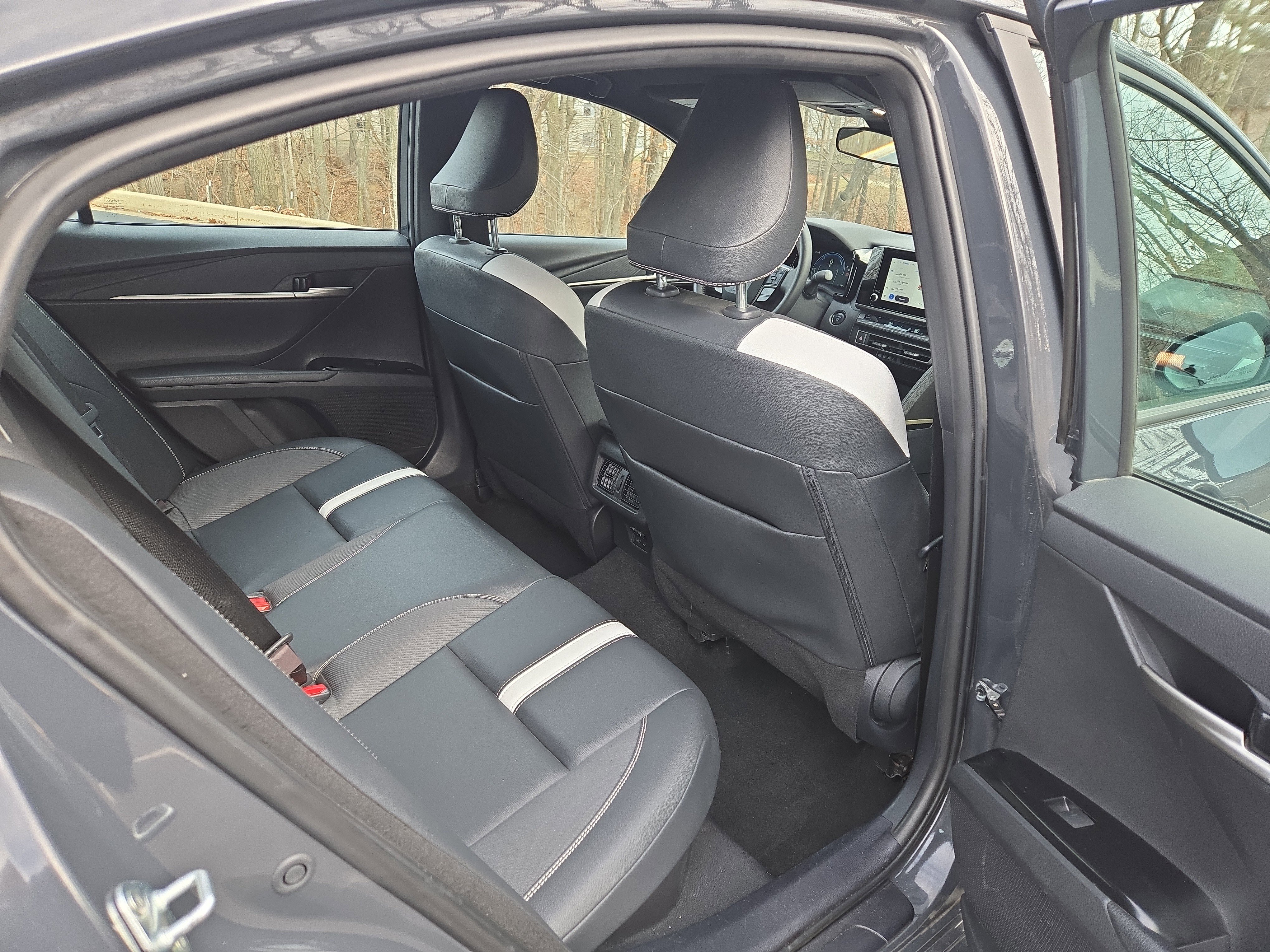 Used 2025 Toyota Camry SE image 27