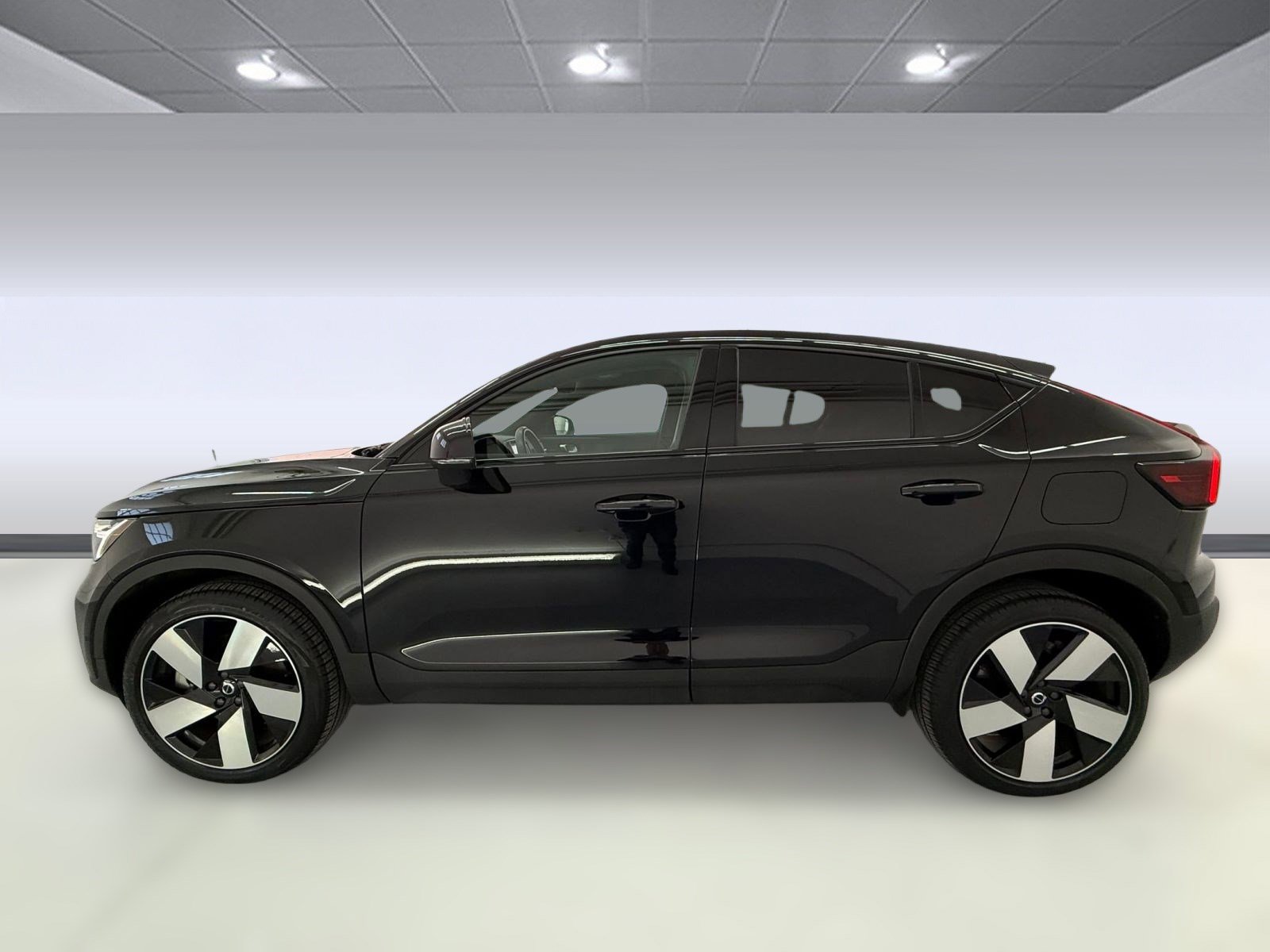 Used 2023 Volvo C40 P8 Recharge Ultimate image 2