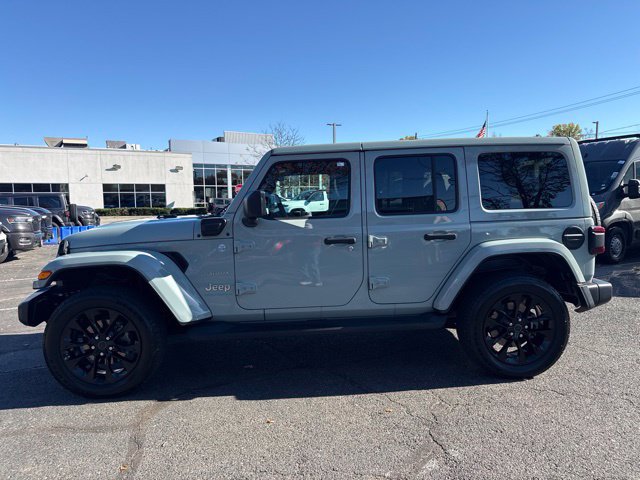 Used 2024 Jeep Wrangler Unlimited Sahara w/ Technology Group AWD/4WD image 17