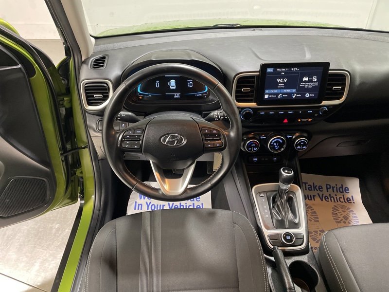 Used 2023 Hyundai Venue SEL image 33