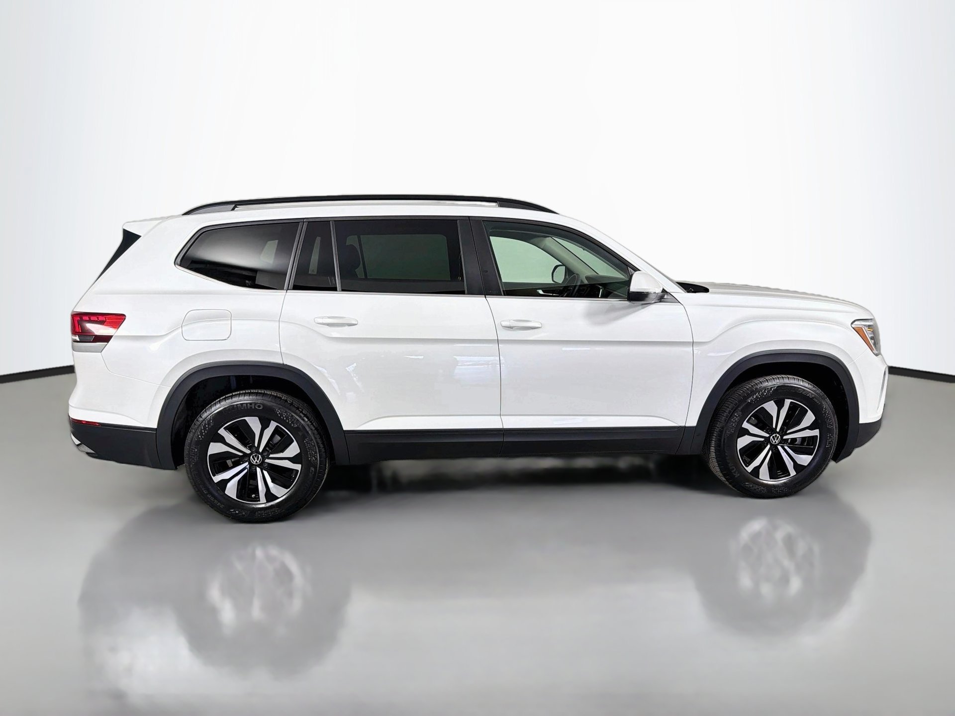 Certified 2026 Volkswagen Atlas SE FWD image 4