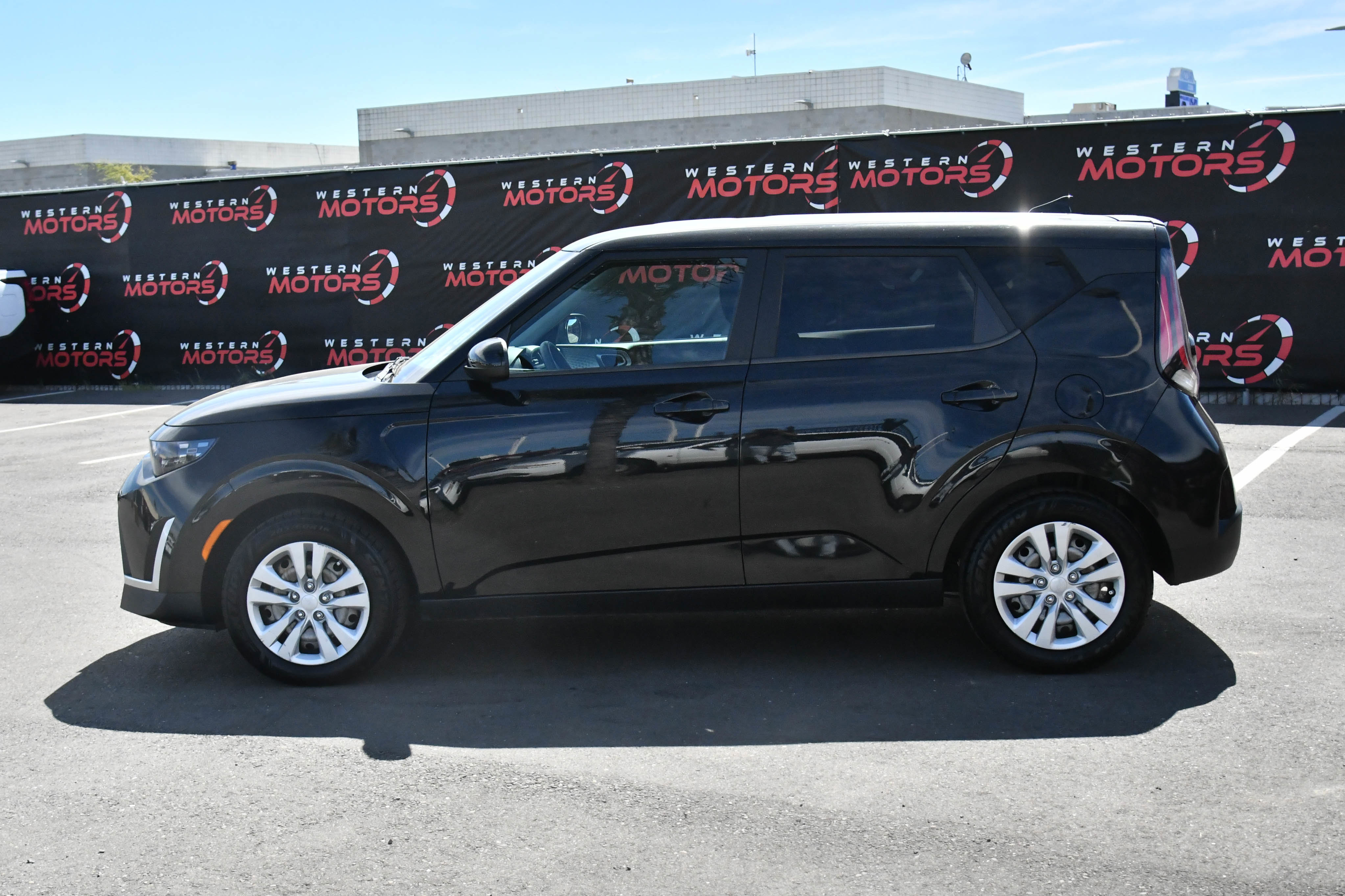 Used 2023 Kia Soul LX image 4