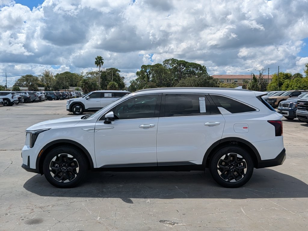 Certified 2026 Kia Sorento S FWD image 5