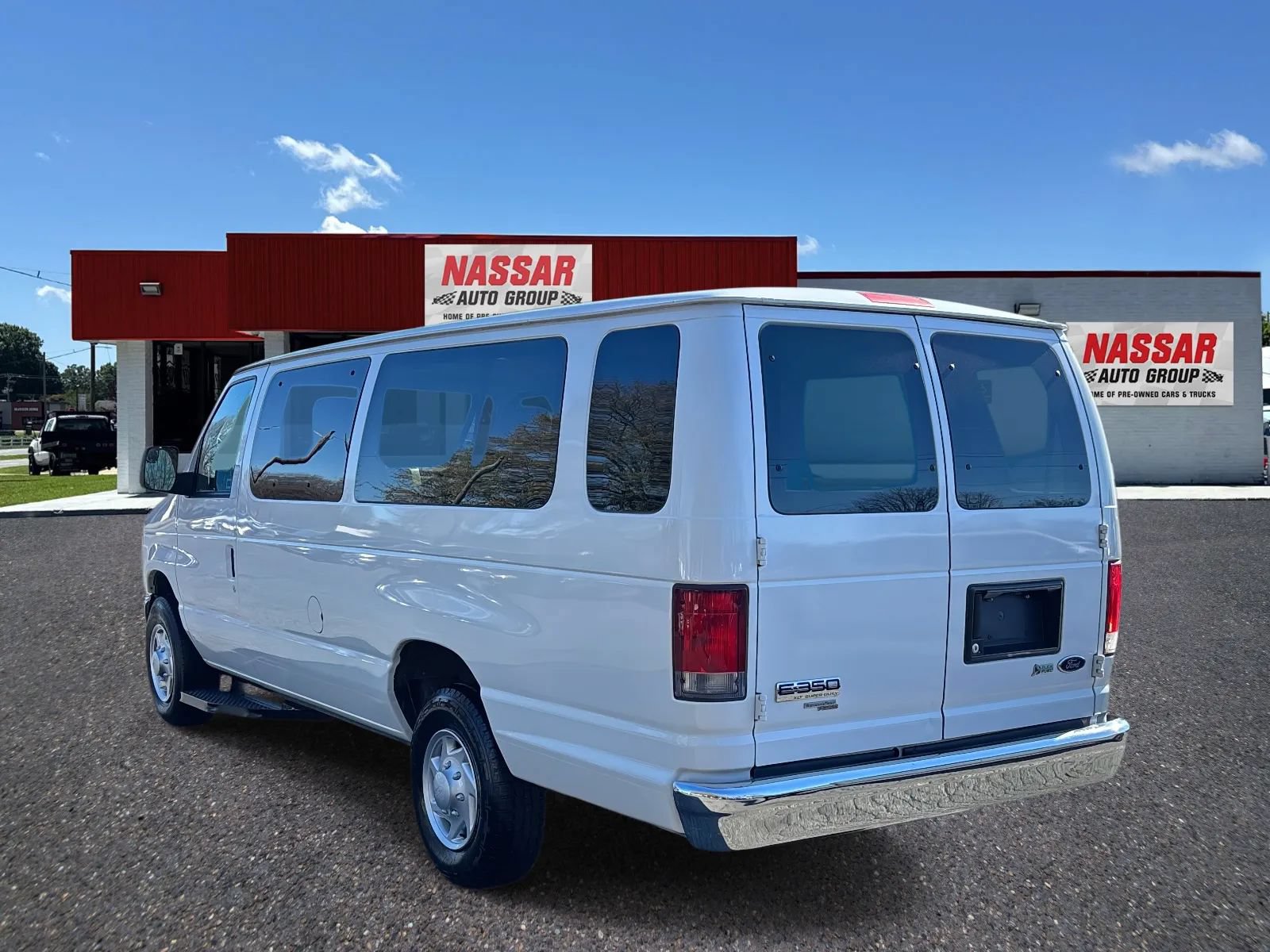 Used 2014 Ford E-350 and Econoline 350 XLT RWD image 6