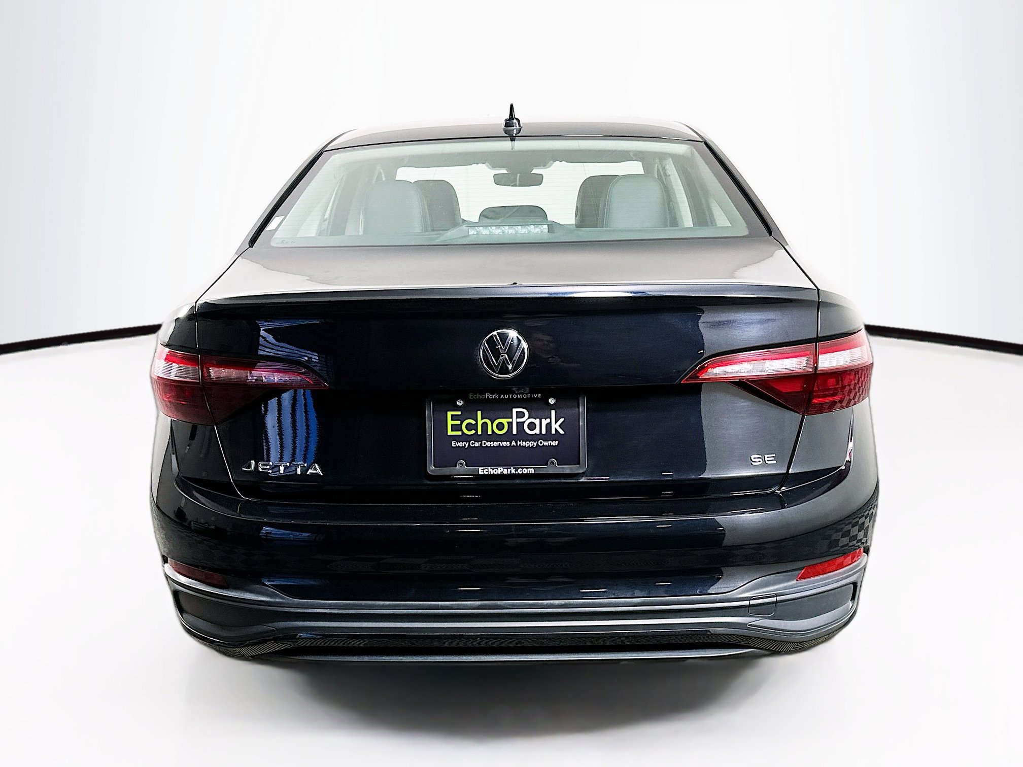 Used 2024 Volkswagen Jetta SE FWD image 7