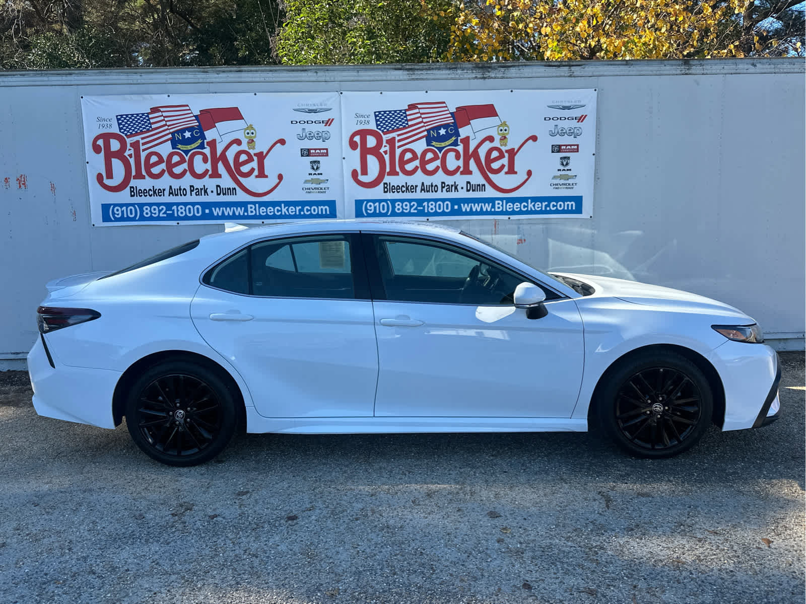 Used 2024 Toyota Camry SE image 2