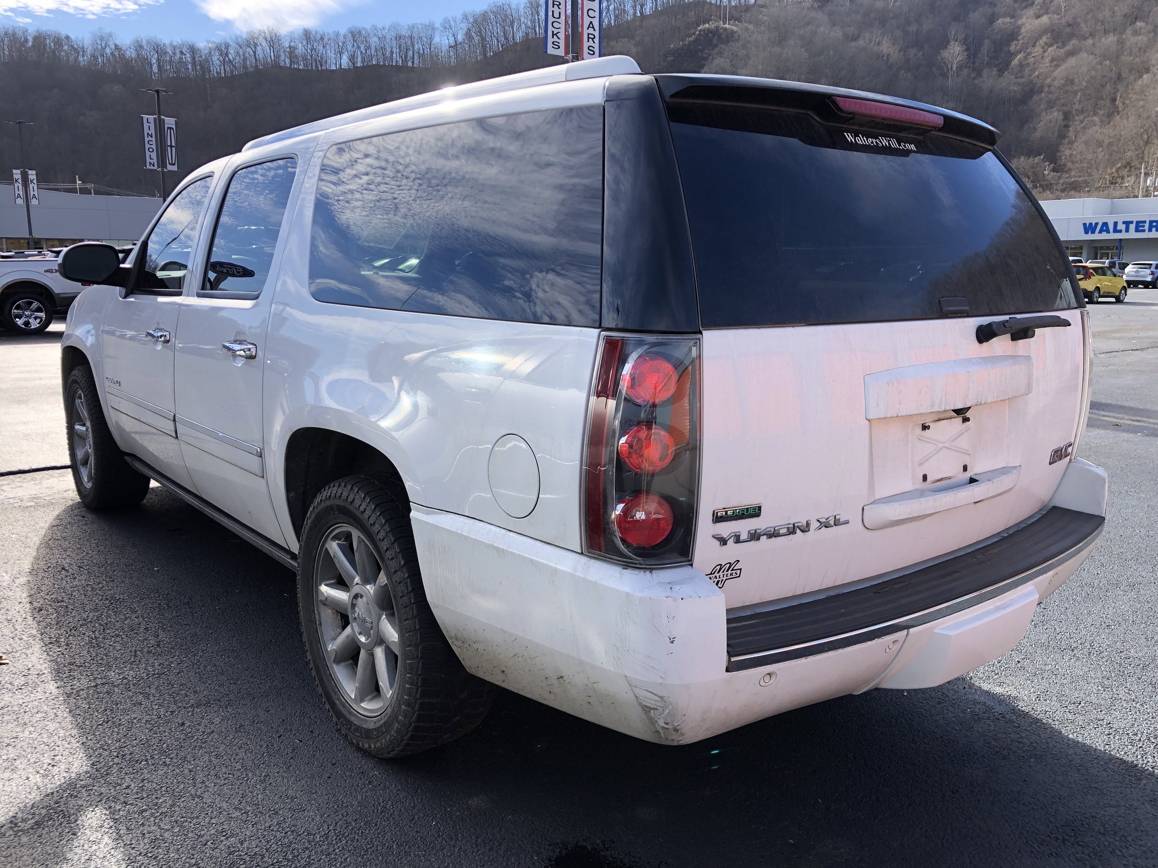 Used 2012 GMC Yukon XL Denali image 4