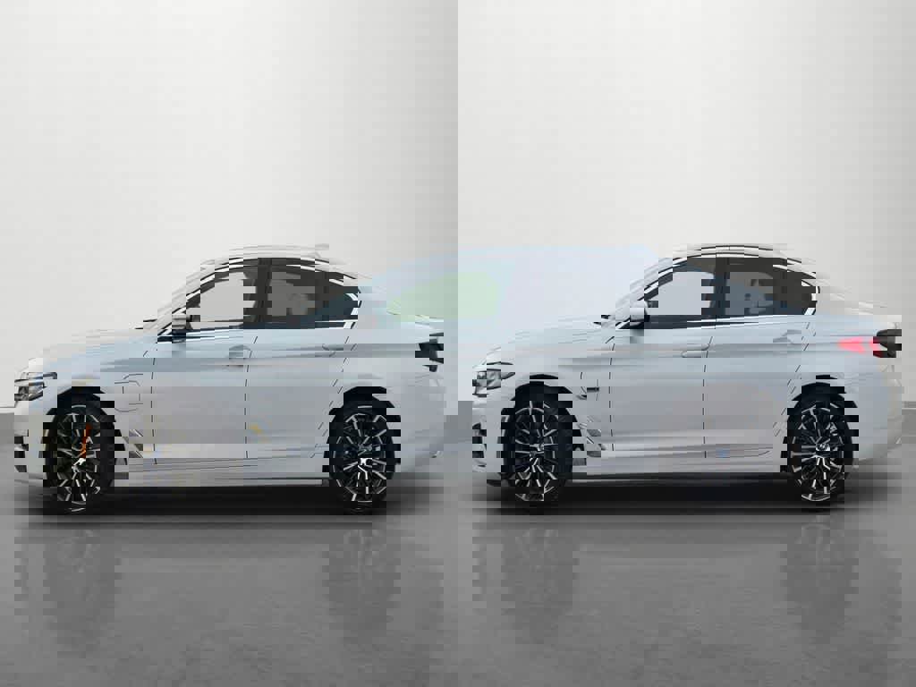 Used 2022 BMW 530e 530e w/ Premium Package image 3