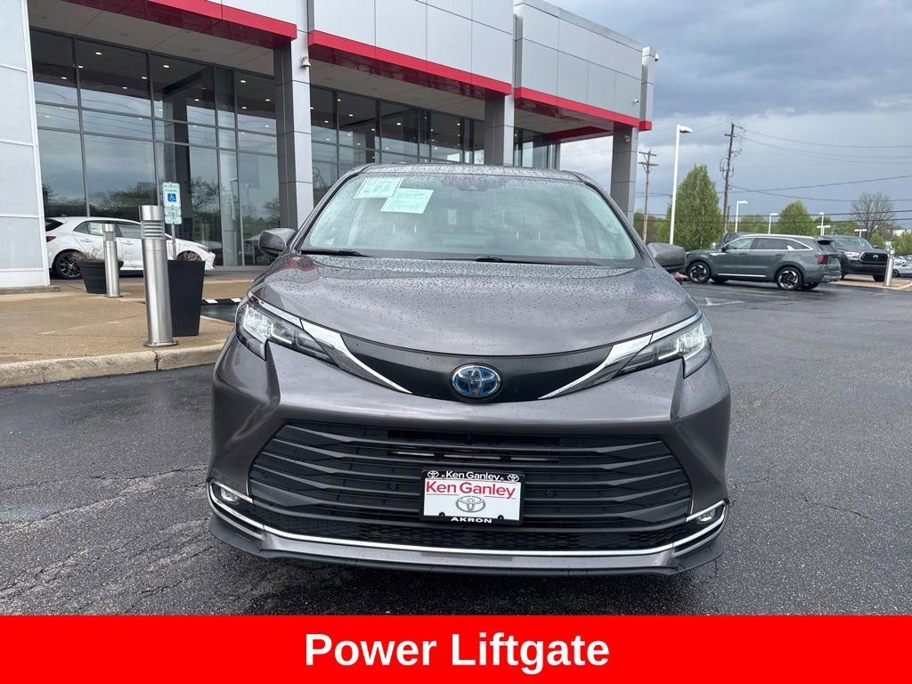 Certified 2023 Toyota Sienna XLE FWD image 11
