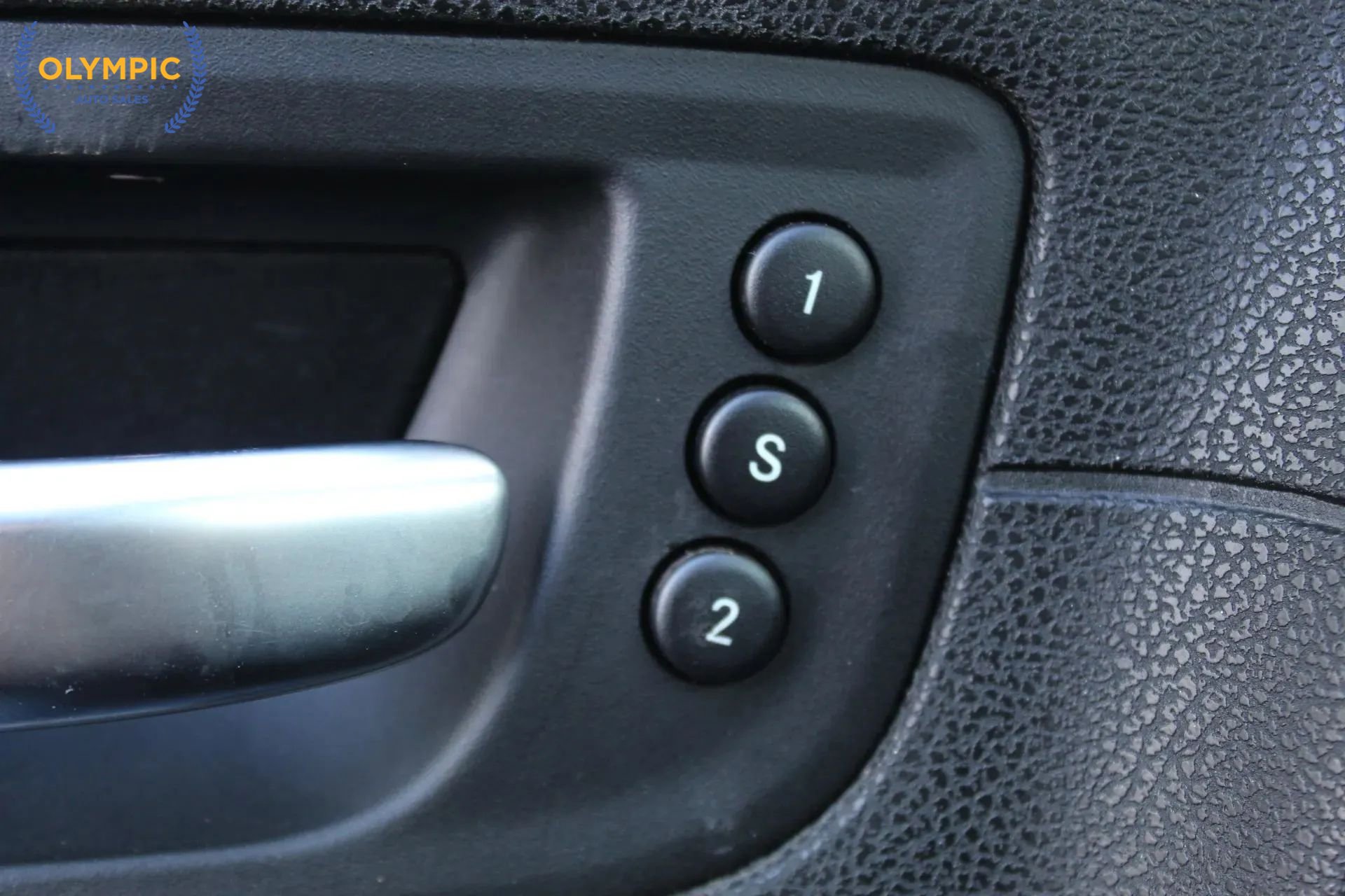 Used 2017 Chrysler 300 Limited image 29