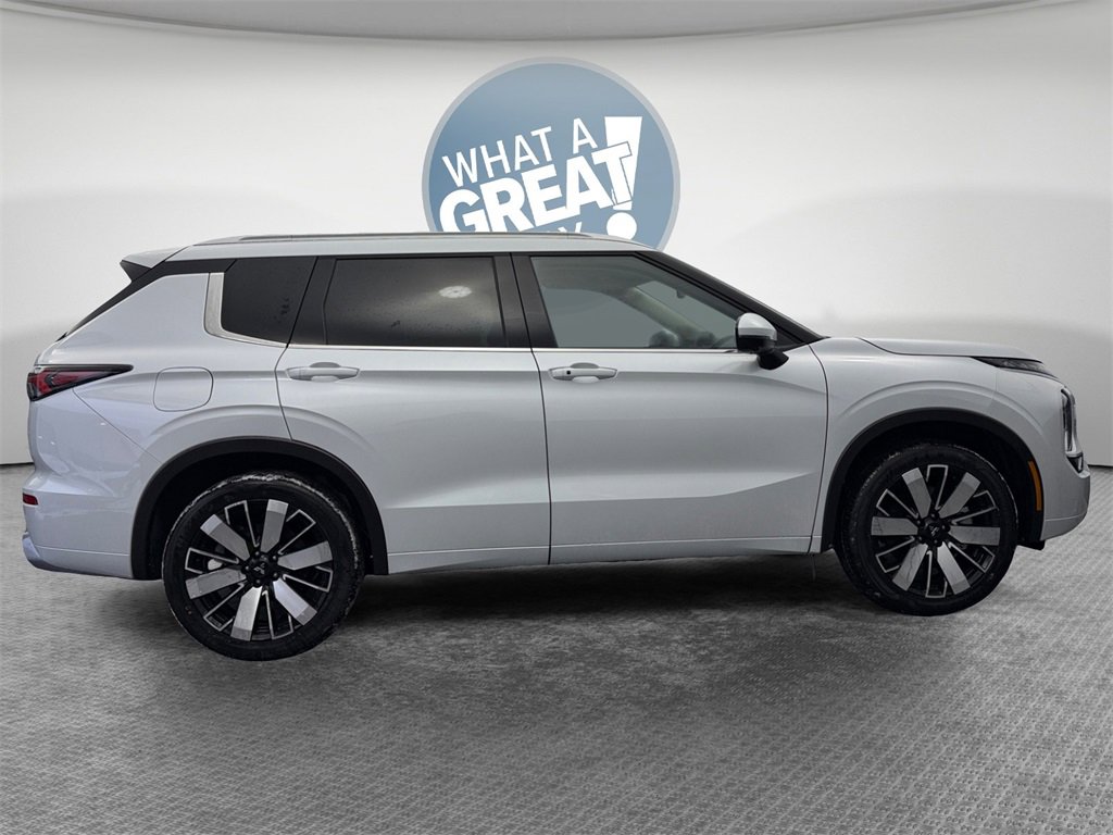 New 2026 Mitsubishi Outlander SEL image 2
