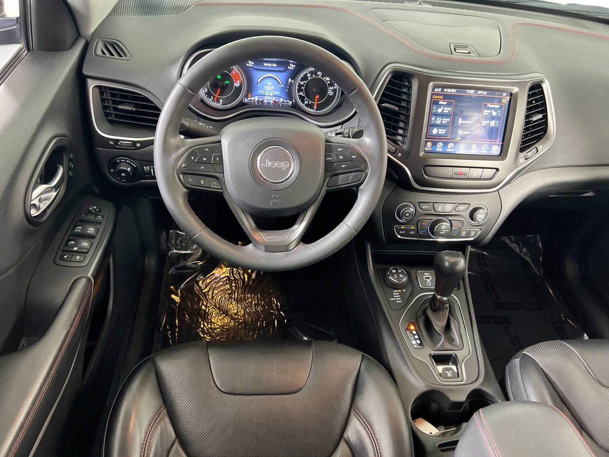 Used 2022 Jeep Cherokee Trailhawk w/ Premium Leather Package image 21