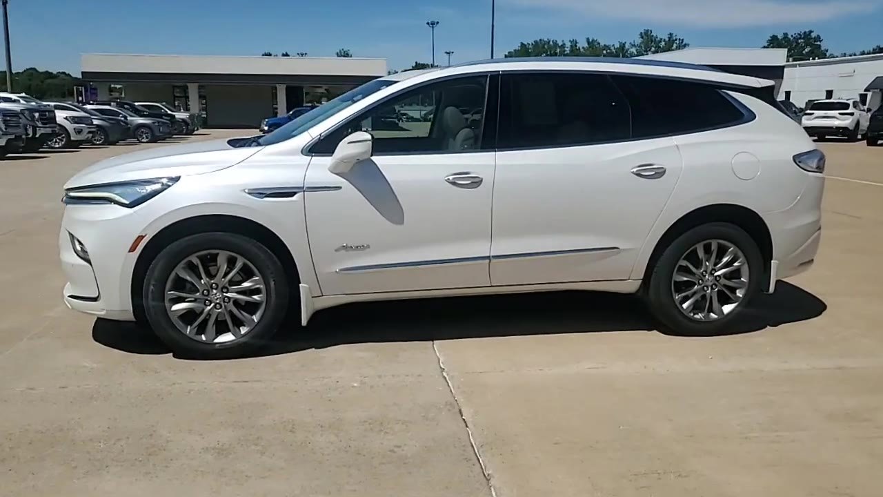 Used 2023 Buick Enclave Avenir w/ Avenir Technology Package FWD image 5