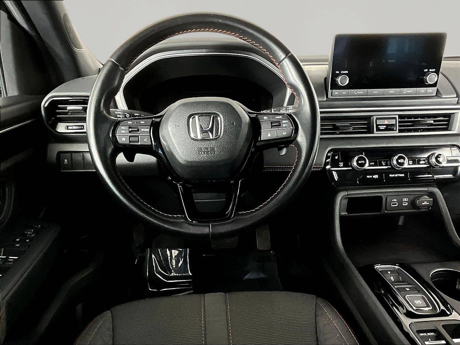Used 2025 Honda Pilot Sport image 8