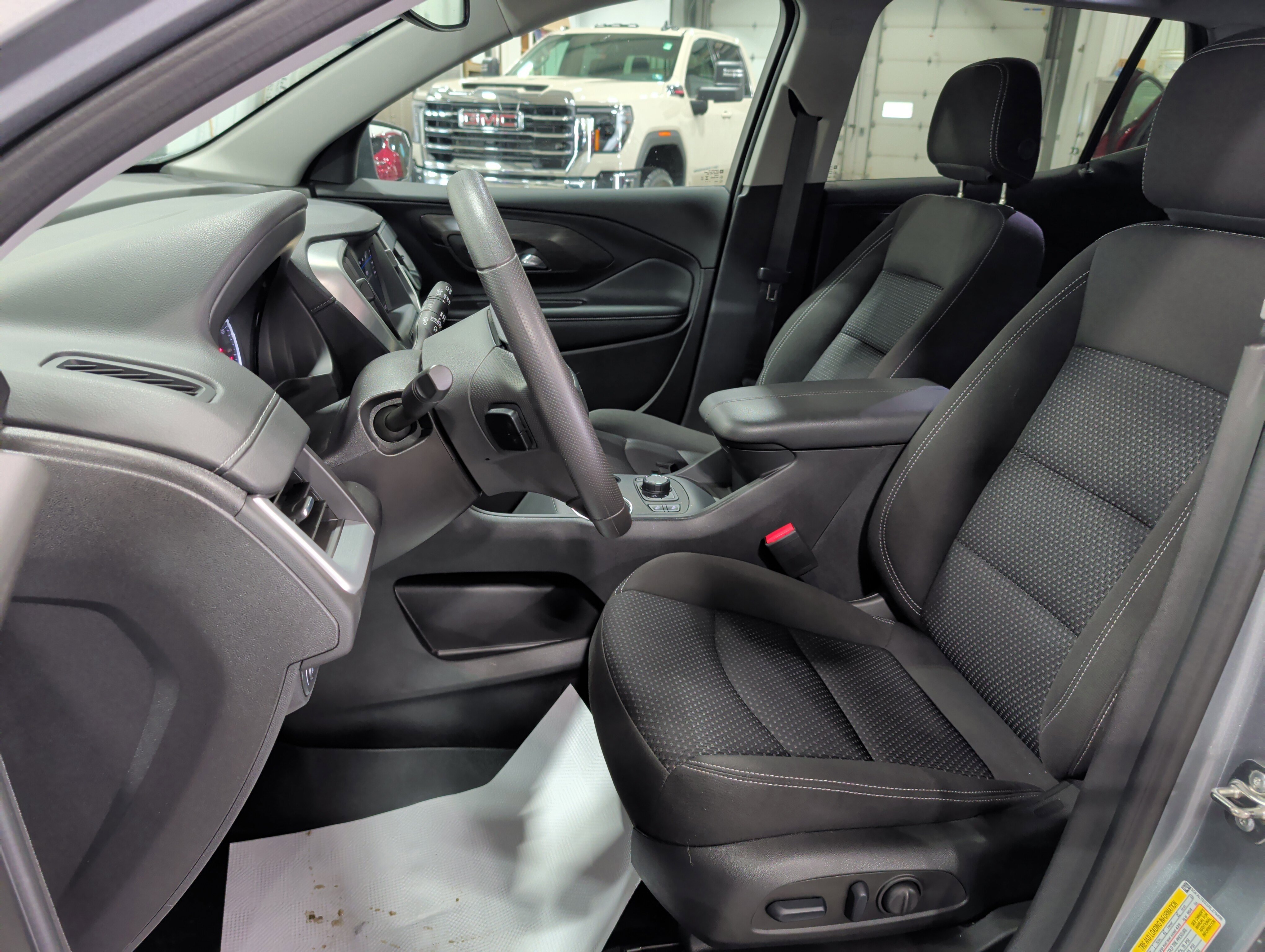 Used 2024 GMC Terrain SLE w/ Driver Convenience Package AWD/4WD image 7