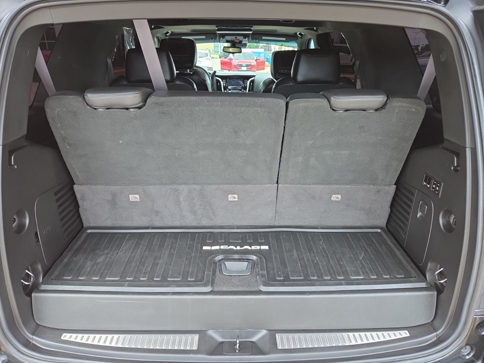 Used 2017 Cadillac Escalade Platinum AWD/4WD image 11