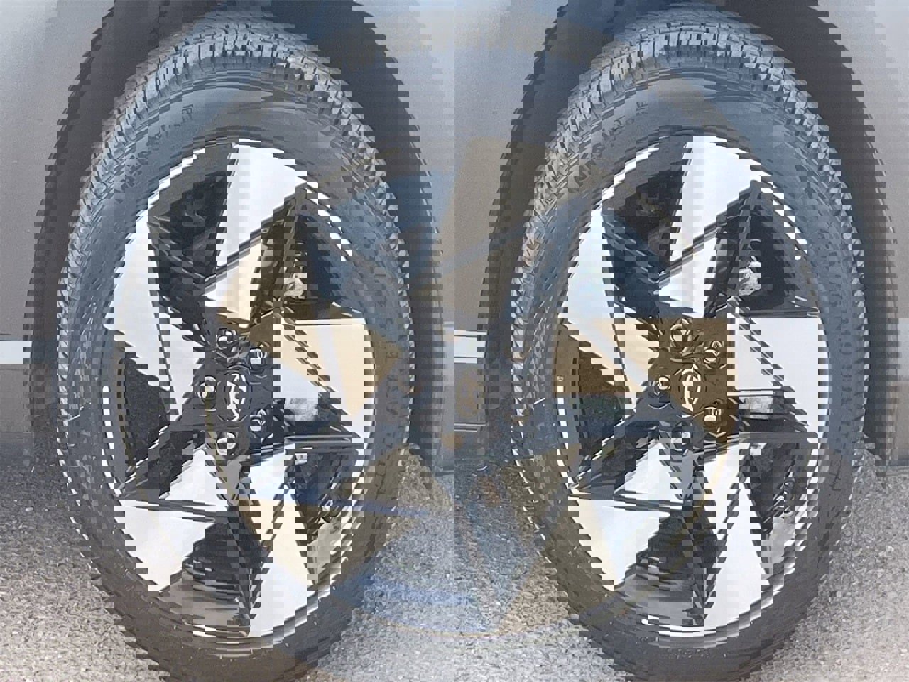 Used 2025 Hyundai Kona Limited image 9