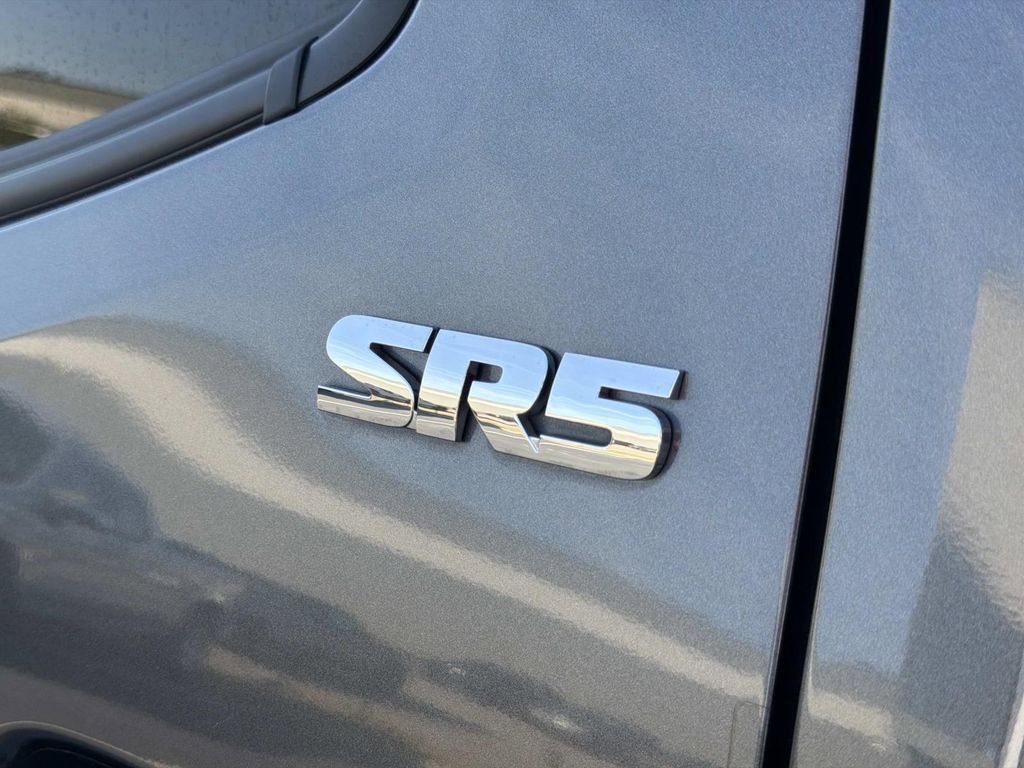 Used 2020 Toyota Tacoma SR5 AWD/4WD image 14