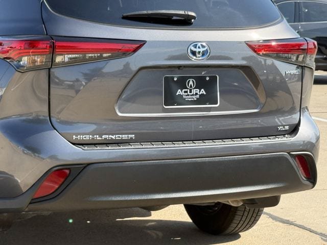 Used 2023 Toyota Highlander XLE FWD image 6
