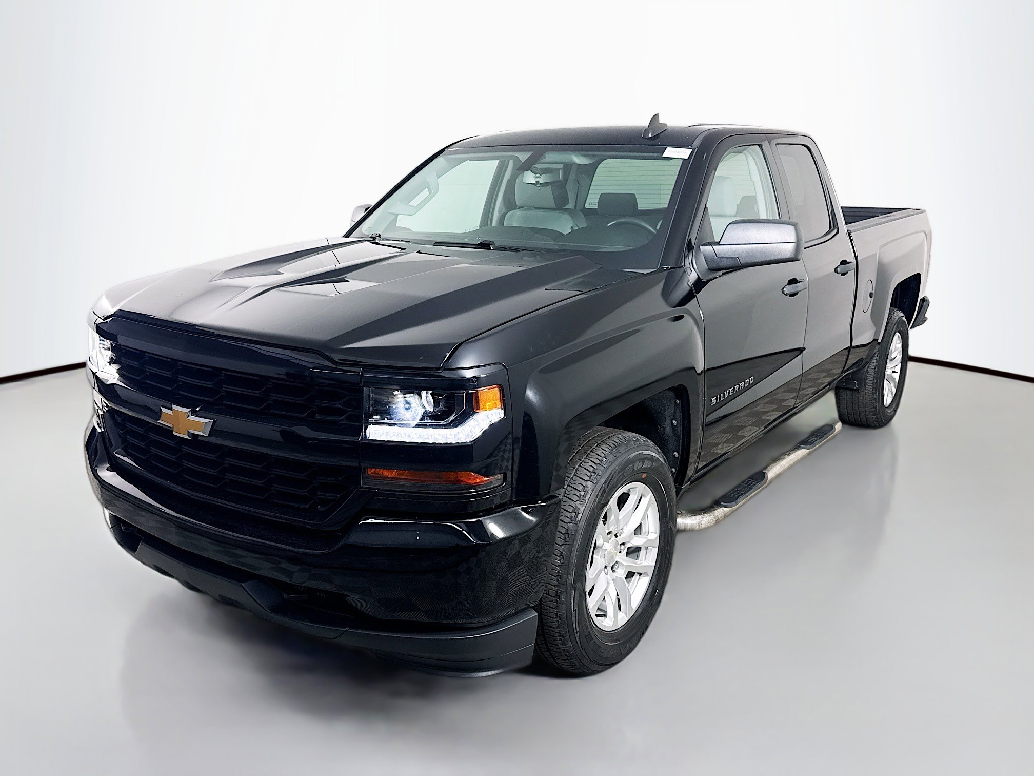 Used 2019 Chevrolet Silverado 1500 Custom w/ Custom Convenience Package image 4