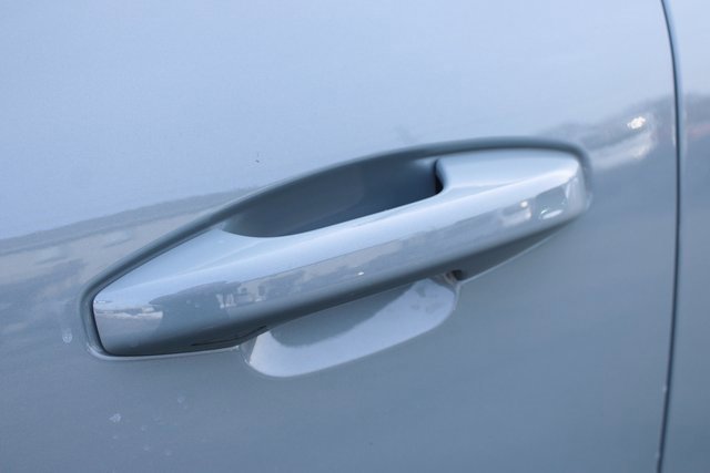 Used 2025 Volvo XC40 B5 Plus image 9