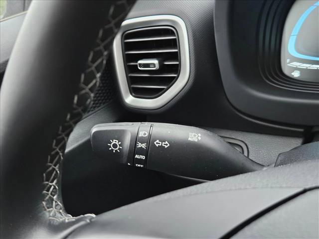 Used 2025 Hyundai Venue SEL image 26