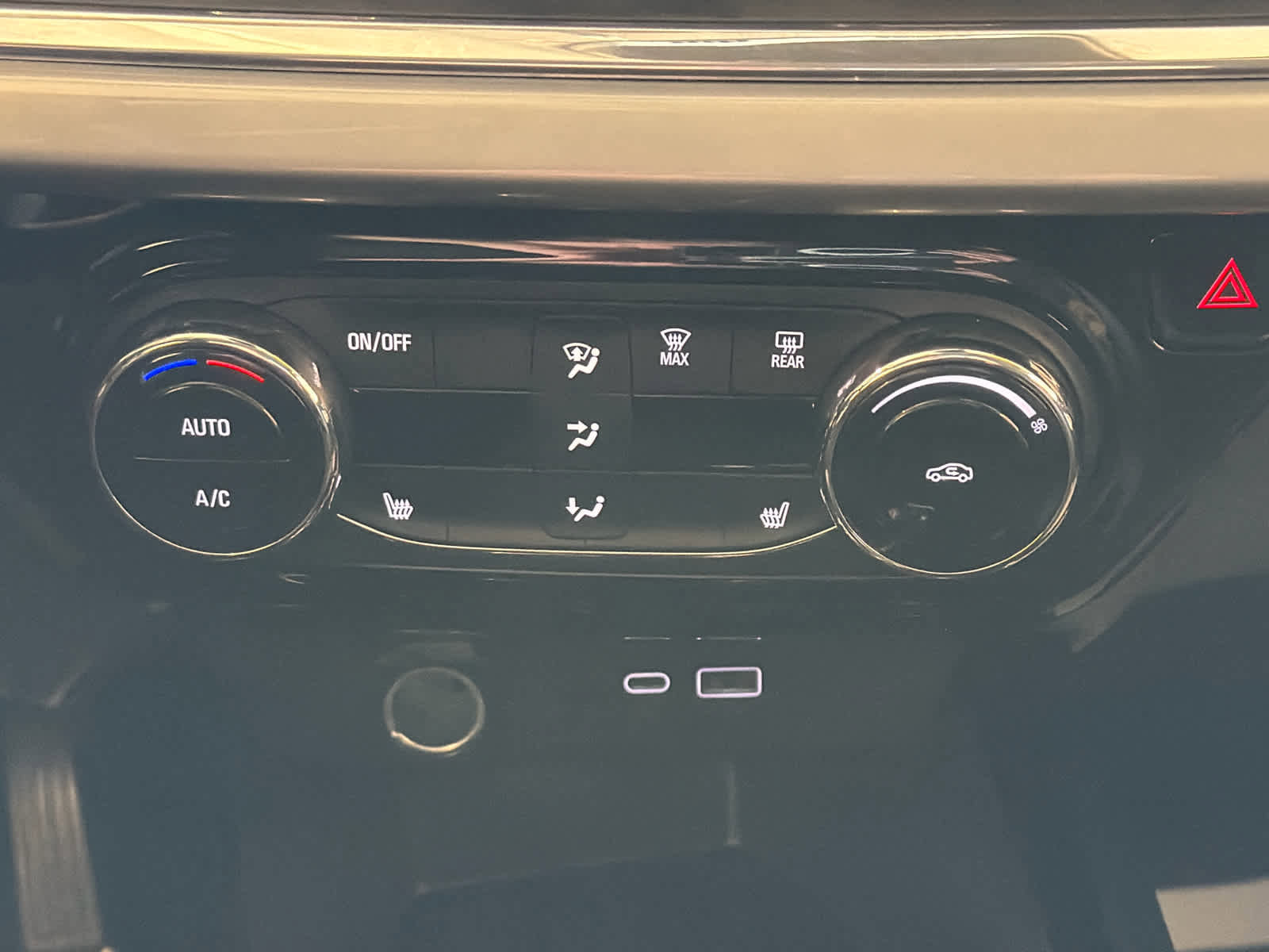 Used 2025 Chevrolet Trax LT w/ LT Convenience Package image 47