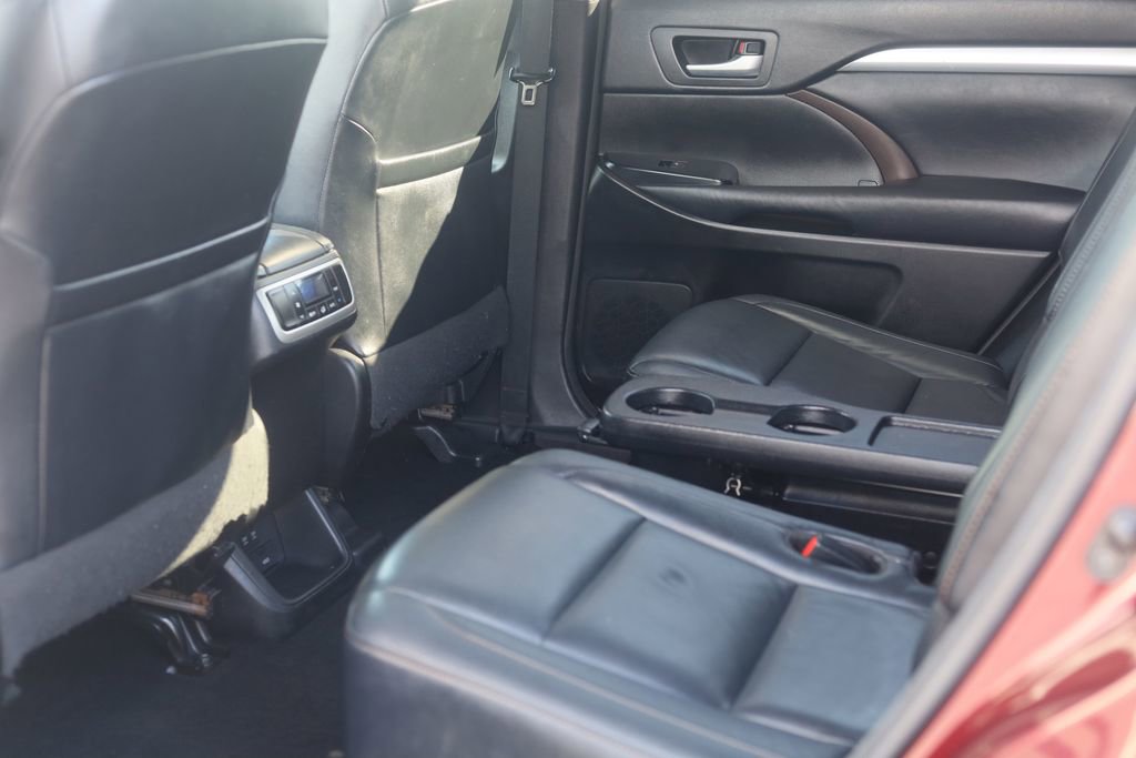 Used 2018 Toyota Highlander XLE image 32