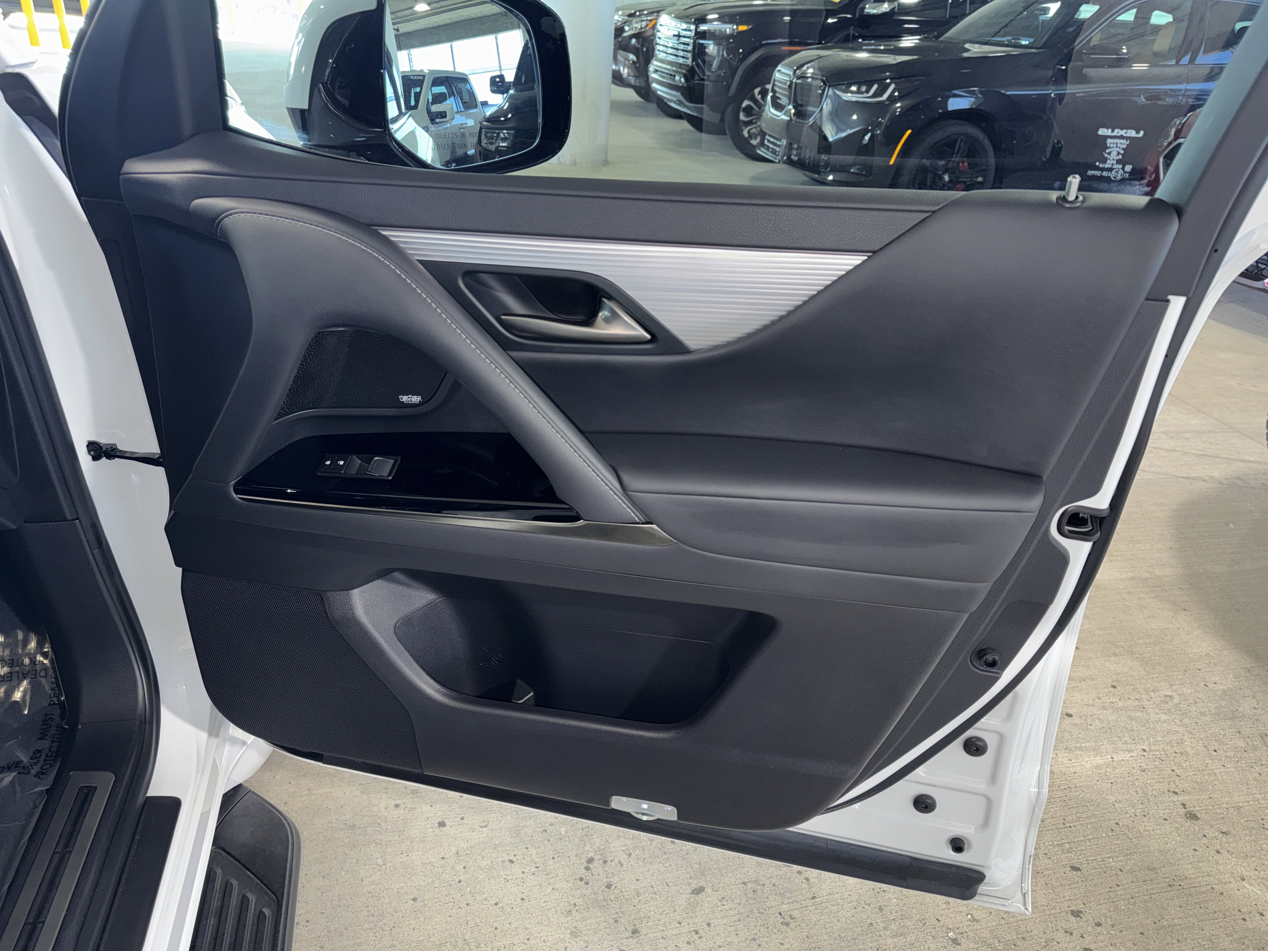 Used 2024 Lexus LX 600 F Sport image 9