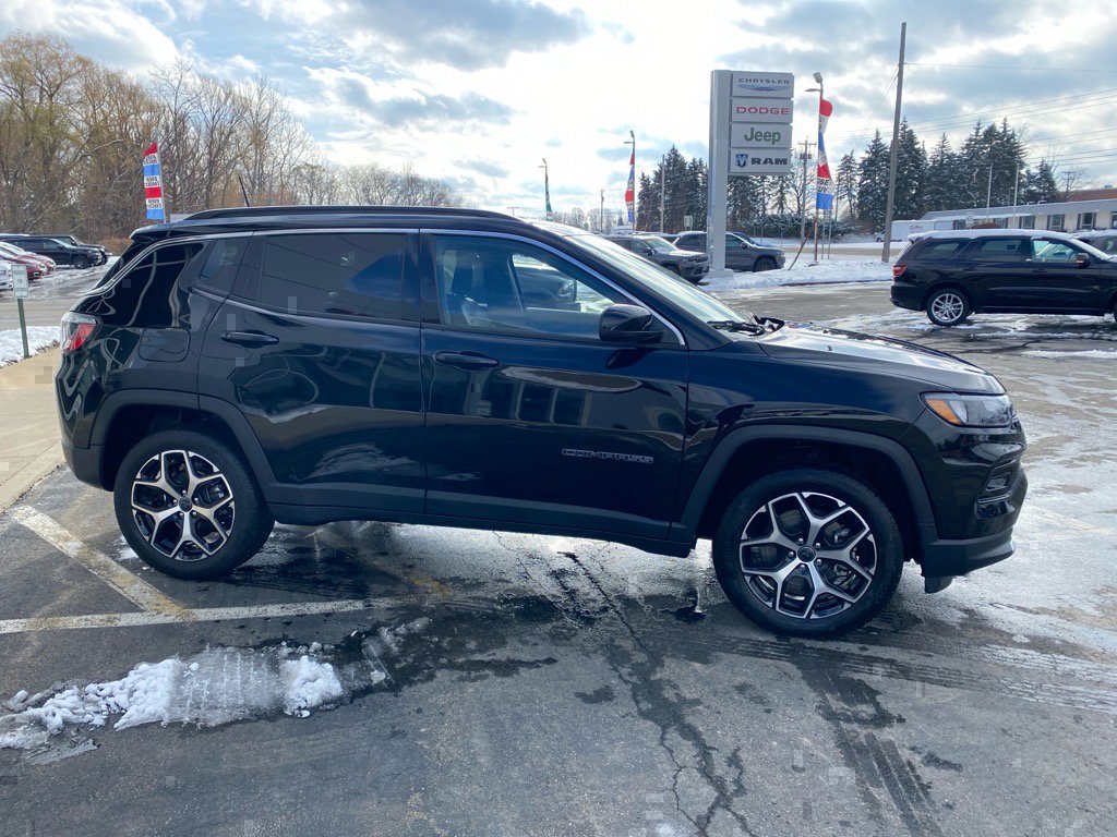 Used 2025 Jeep Compass Limited image 6