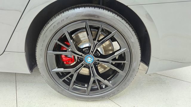 Used 2022 BMW 530e xDrive 530e iPerformance w/ Executive Package image 63