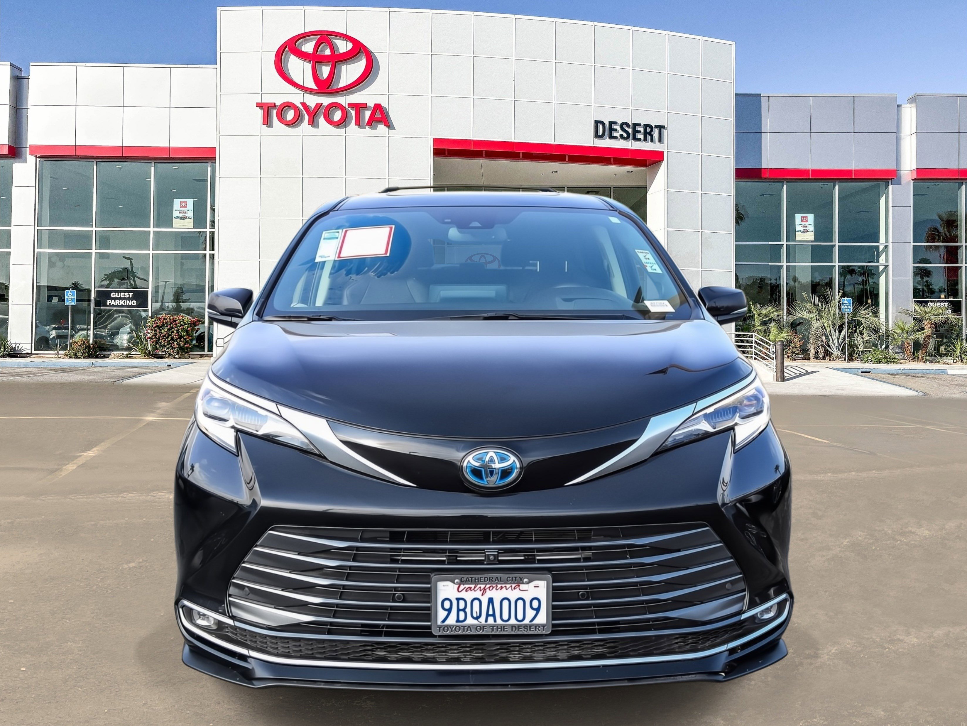 Certified 2022 Toyota Sienna Platinum image 2