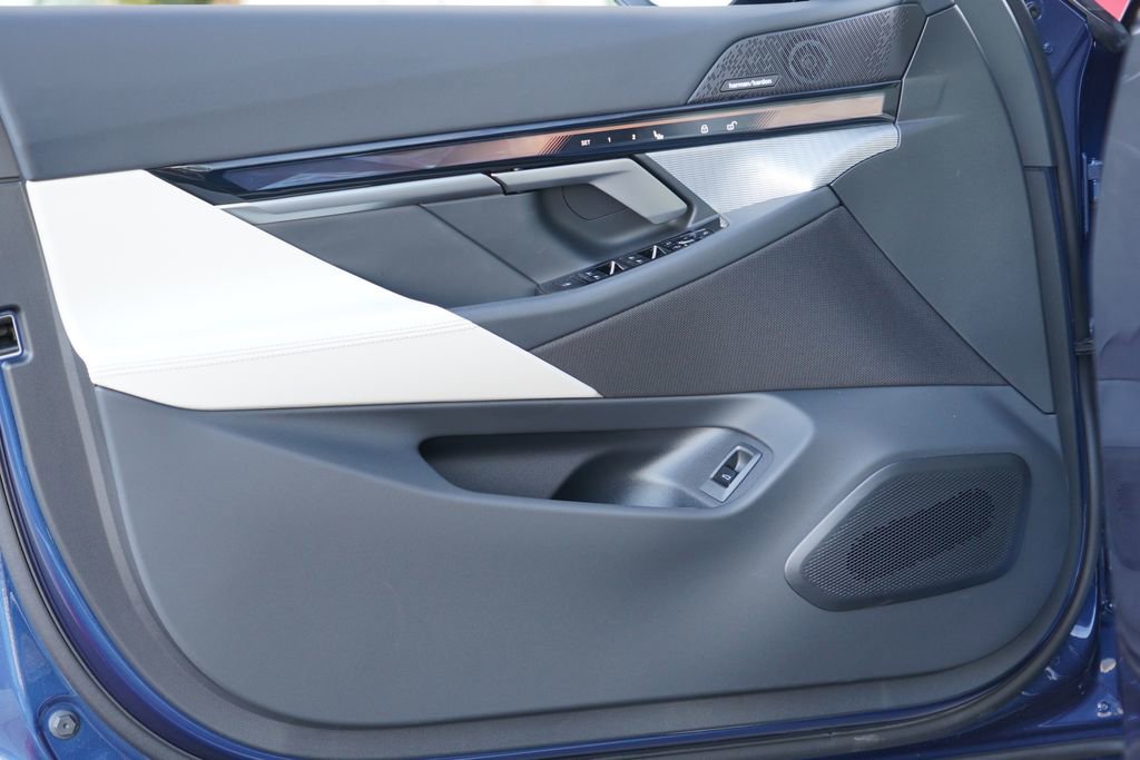 New 2026 BMW i5 eDrive40 w/ M Sport Package RWD image 9