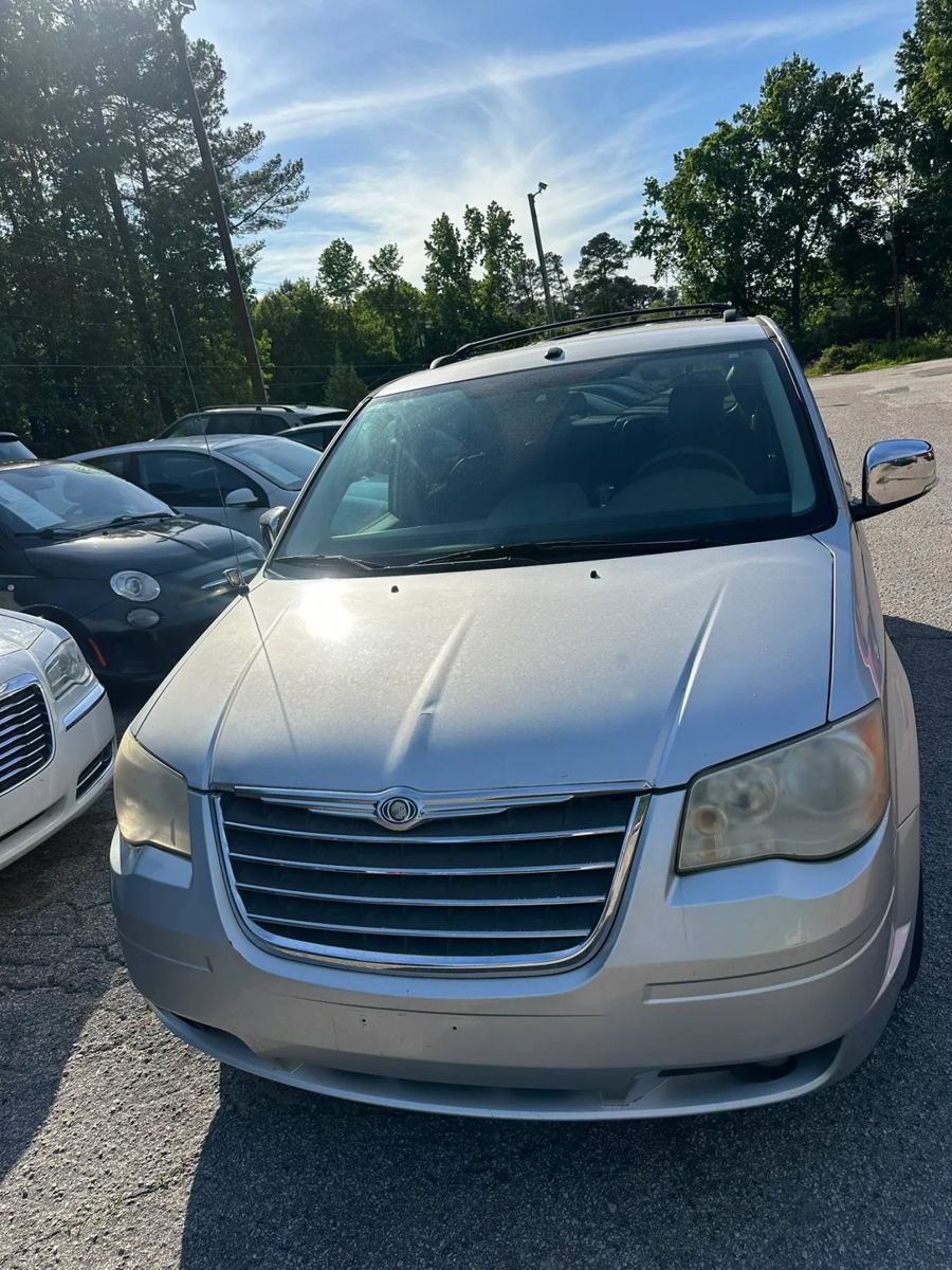 Used 2008 Chrysler Town & Country Touring FWD image 3