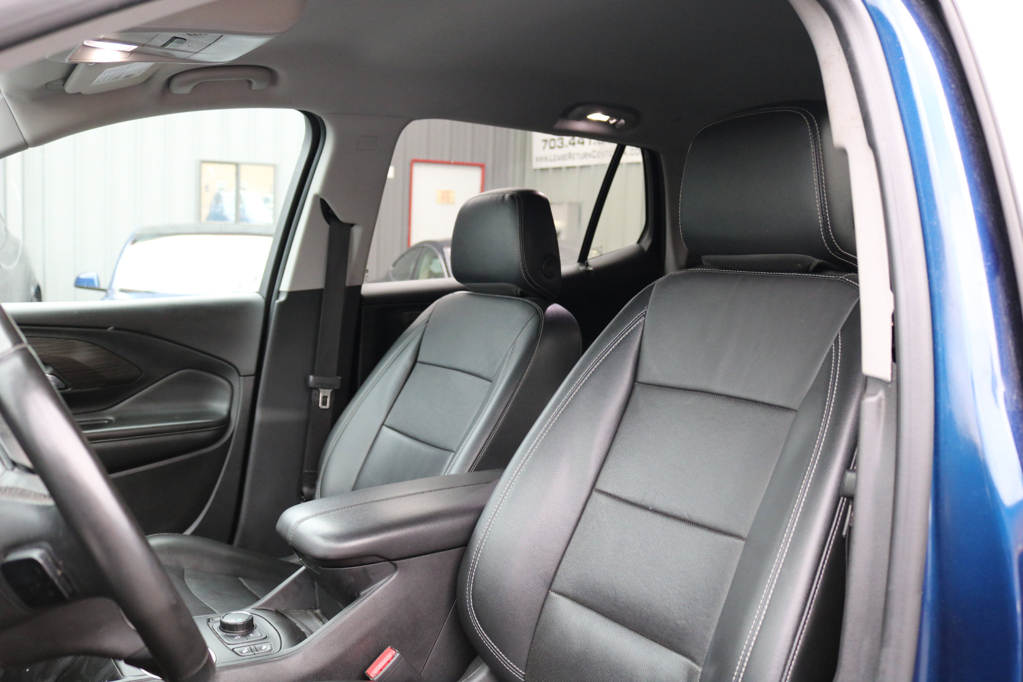 Used 2023 GMC Terrain SLT image 16