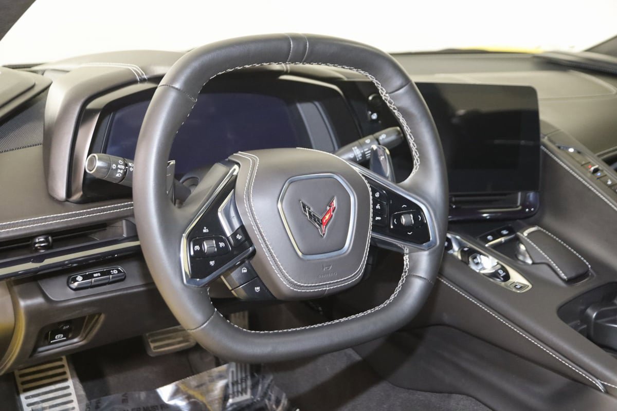 Used 2025 Chevrolet Corvette Stingray Premium Cpe w/ Stealth Interior Trim Package image 6