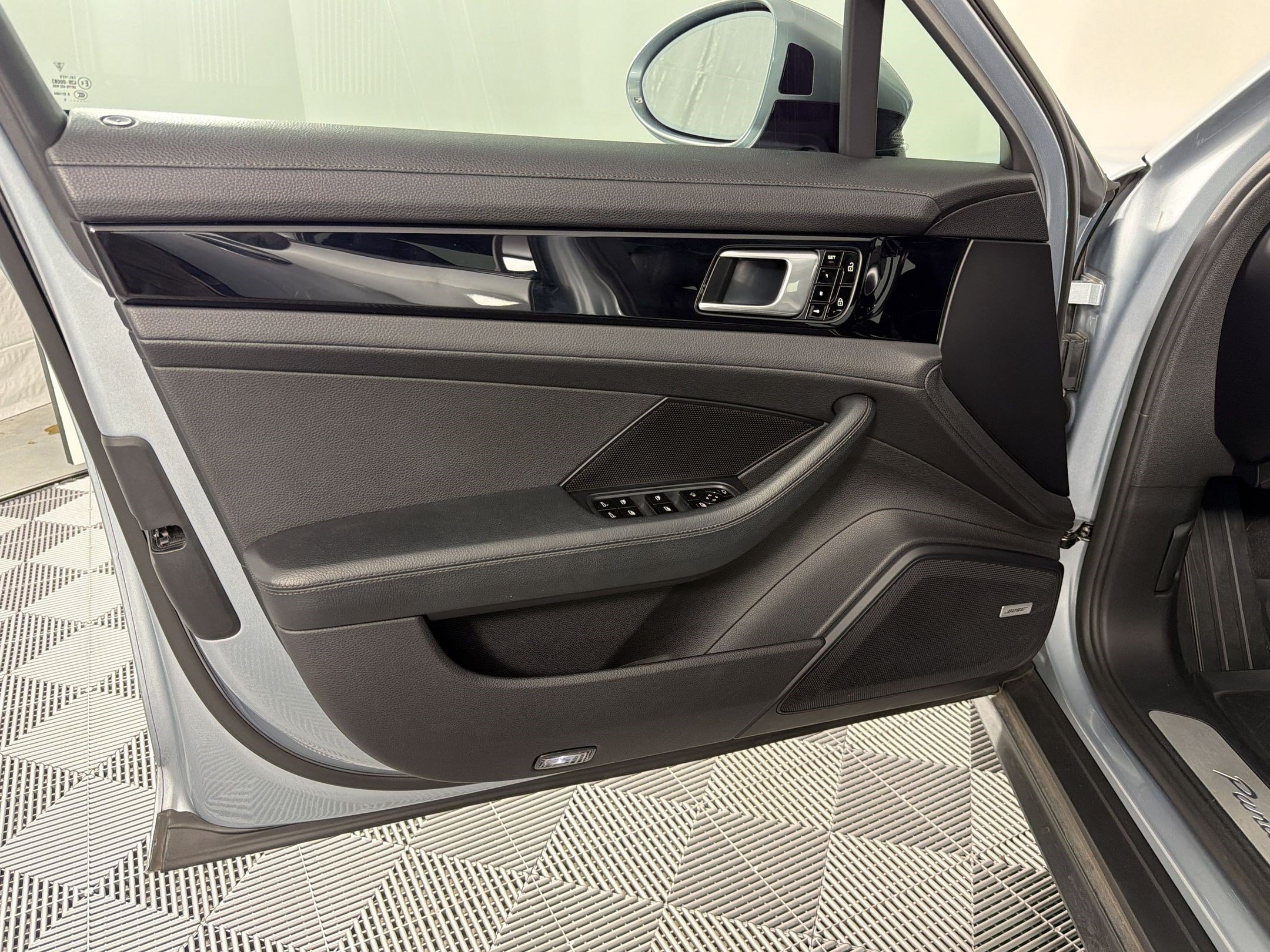 Certified 2019 Porsche Panamera image 28