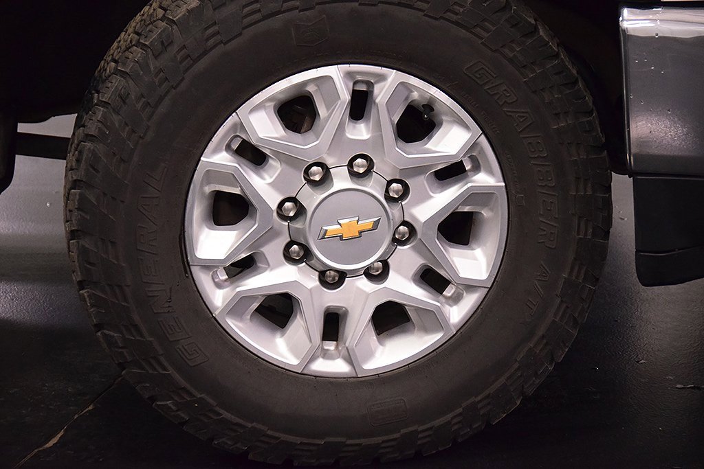 Used 2023 Chevrolet Silverado 3500 LT image 11