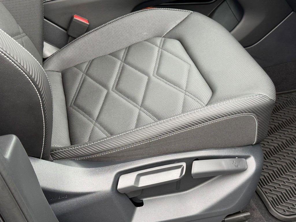 Used 2024 Volkswagen Atlas Cross Sport SE image 15