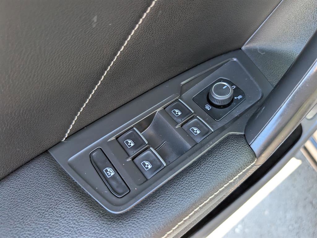 Used 2022 Volkswagen Tiguan SE image 29