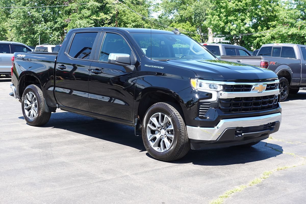 Used 2024 Chevrolet Silverado 1500 LT AWD/4WD image 4